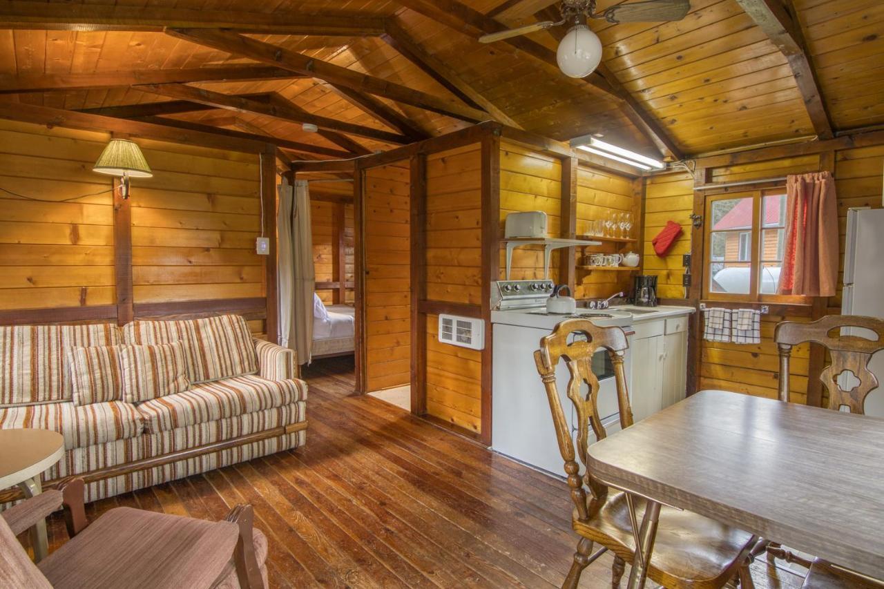 Timbers Resort Fairmont Hot Springs Extérieur photo